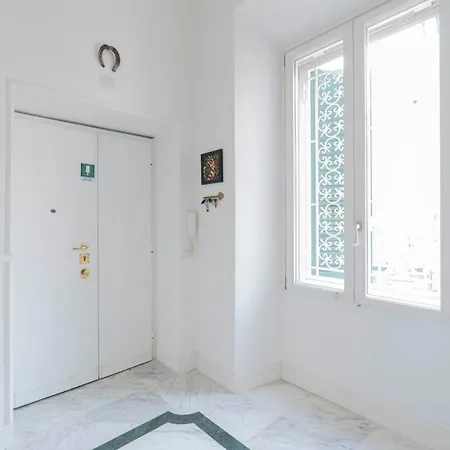 Hermes Apartment *